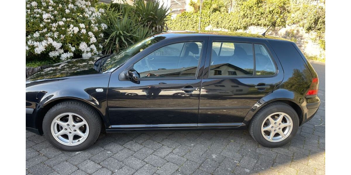VW Golf 118.141 km 4.350 &euro; Solingen 42659