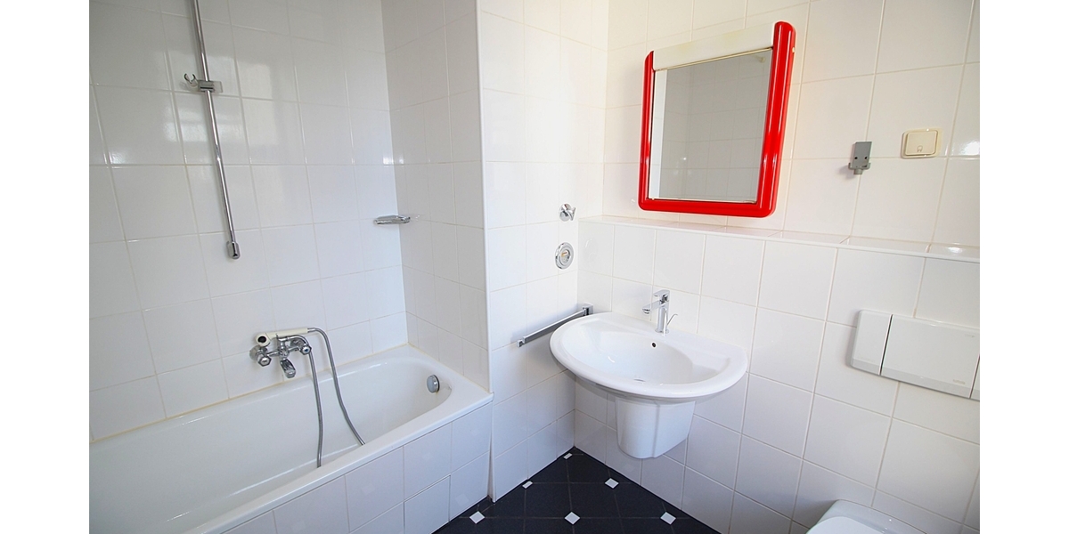 Bezugsfreie, barrierearme und frisch renovierte 2 Zimmer ETW mit Terrasse, Aufzug und TG-Stellplatz. - Etagenwohnung Sankt Augustin | Angebot:26777828