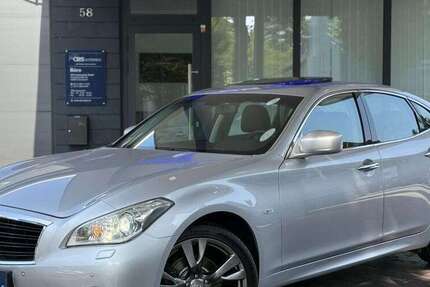 INFINITI M30