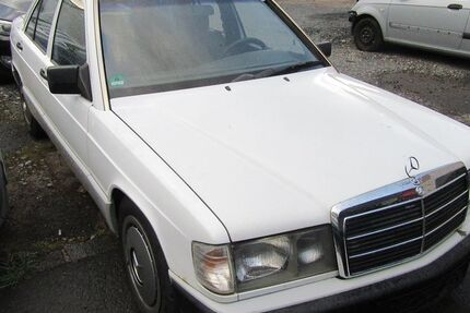 Mercedes-Benz 190 214.000 km 2.490 € Düsseldorf 40231