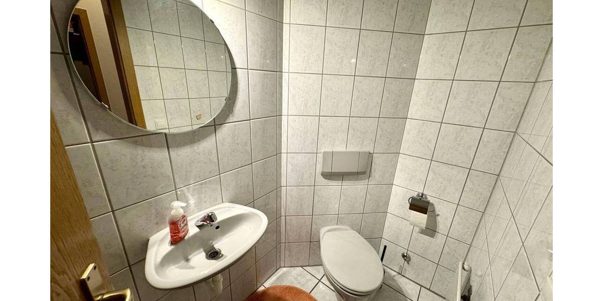 Großes Einfamilienhaus mit Einliegerwohnung in Leverkusen - Quettingen 6 zimmer