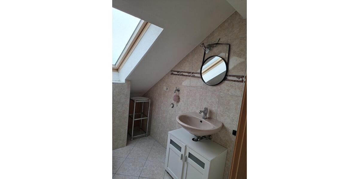 Dachgeschoßwohnung Overath - 4 Zimmer, 92 m&sup2;, 1.200&euro; | Angebot:27545648