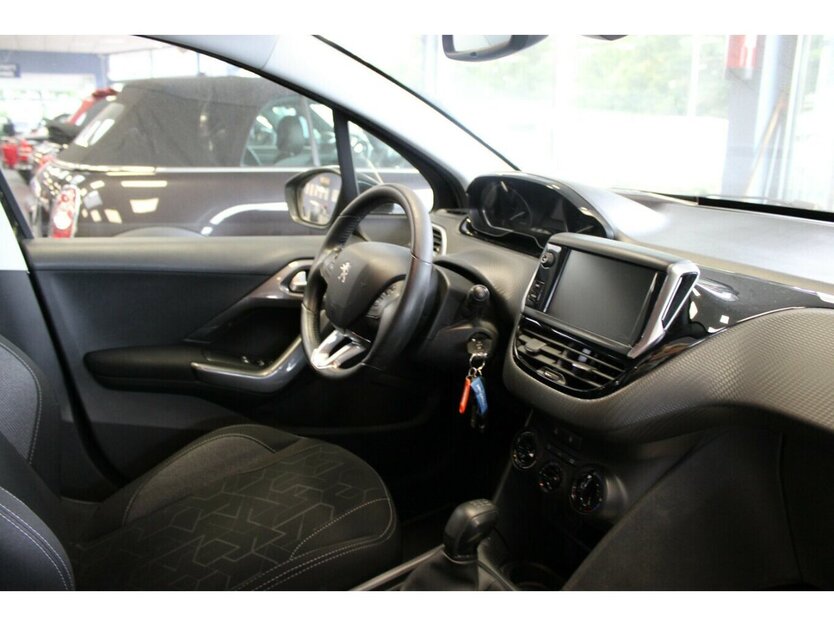 Peugeot 2008 PureTech 82 Active 108.990 km 7.980 € Euskirchen 53881