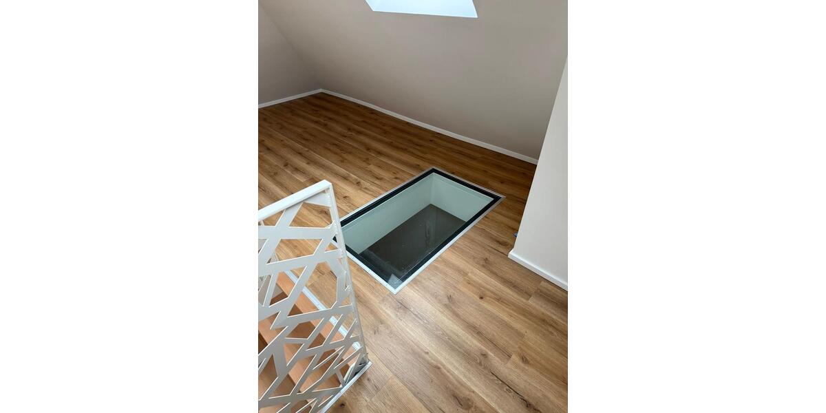 Helle Dachgeschosswohnung in Köln - Villenviertel - modernisiert 2 zimmer