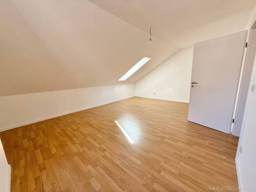 **Lichtdurchflutetes Familiendomizil in begehrter Lage von Kaiserswerth**PROVISIONSFREI**