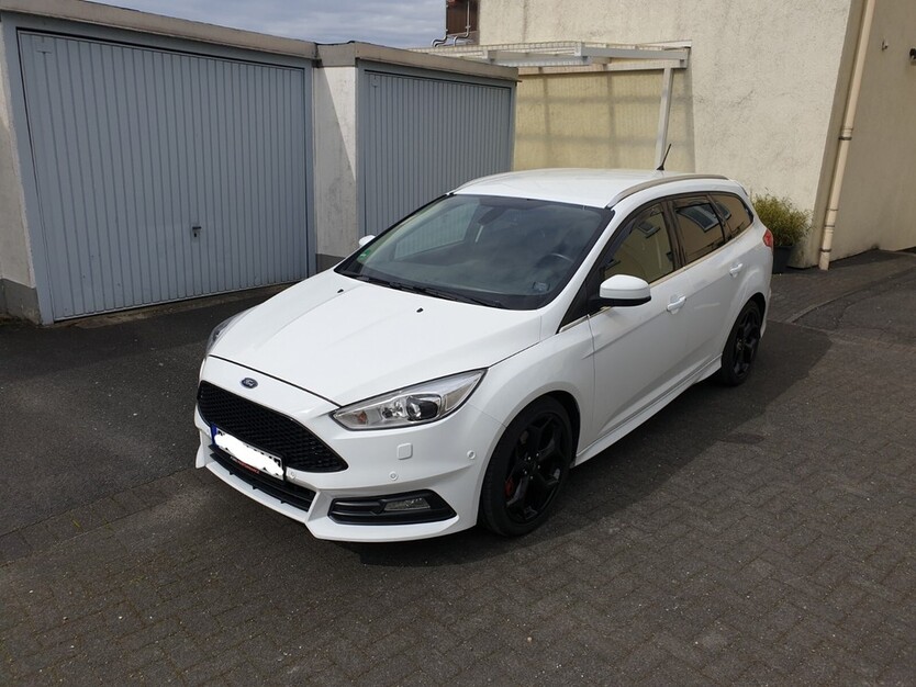 Ford Focus 106.000 km 14.950 € Solingen 42651
