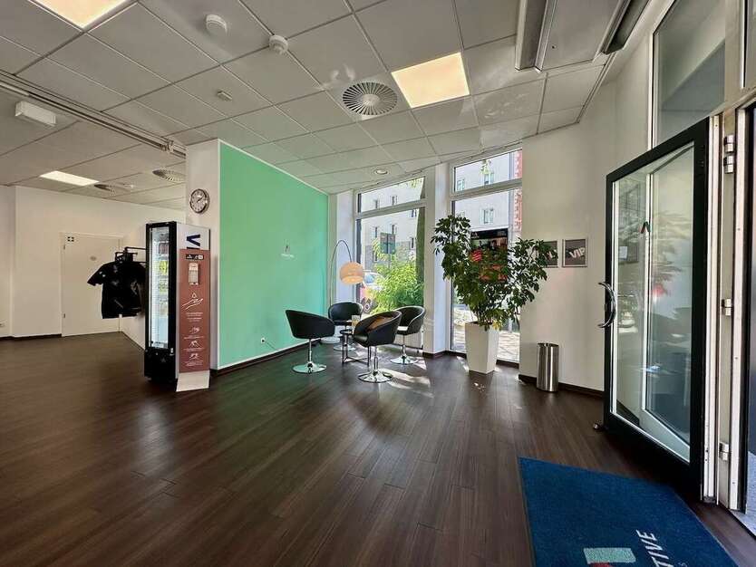 Einzelhandel in Düsseldorf 3.332,29 € 114 m² zimmer