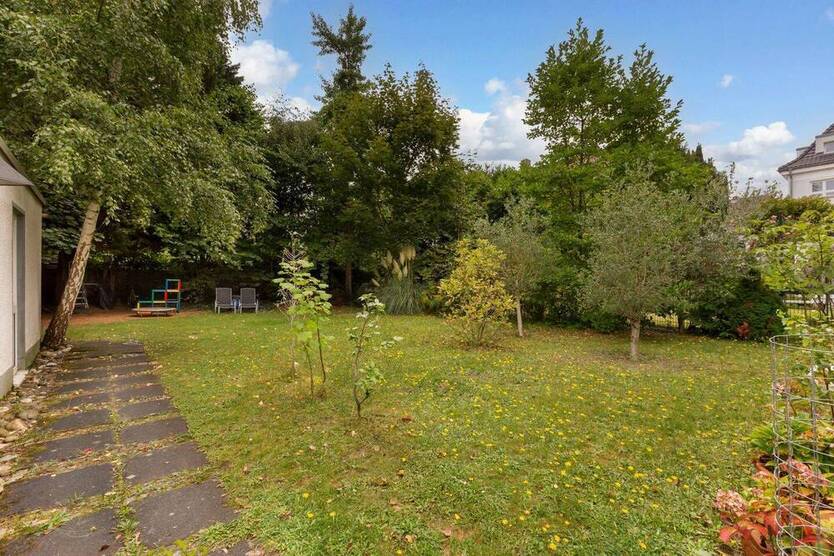Haus-im-Haus: Maisonette in Top-Lage von Köln-Riehl!