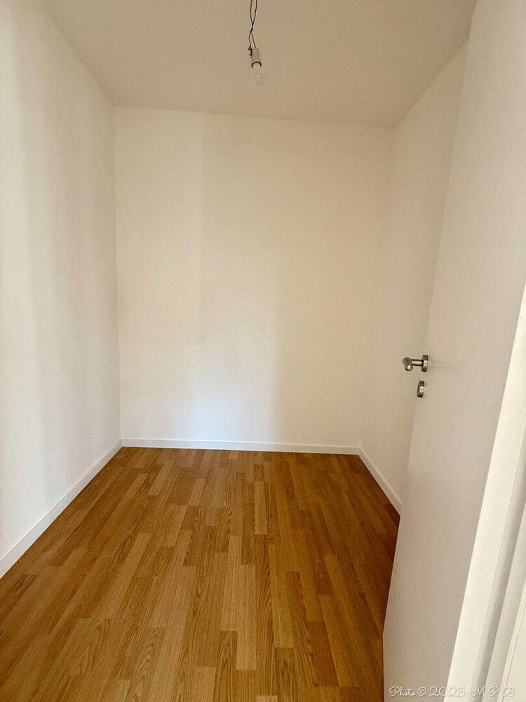 **Lichtdurchflutetes Familiendomizil in begehrter Lage von Kaiserswerth**PROVISIONSFREI**