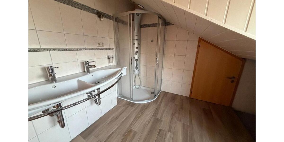 Dachgeschoßwohnung Overath - 2 Zimmer, 78 m&sup2;, 849&euro; | Angebot:27622321