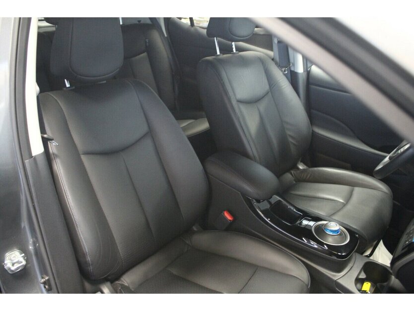 Nissan Leaf 30 kWh Tekna 360° 1.Hand 9.986 km 9.980 € Euskirchen 53881