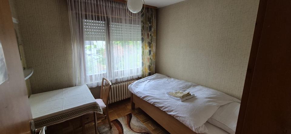 Einfamilienhaus Alfter - 10 Zimmer, 160 m&sup2;, 1.500&euro; | Angebot:25307305