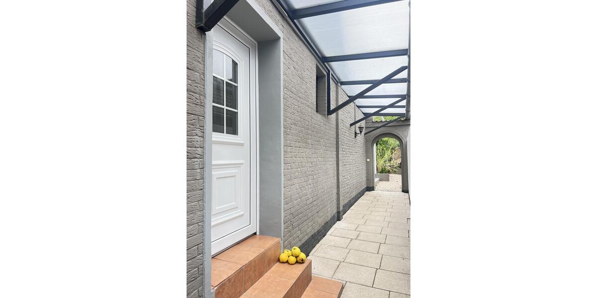 Stilvoll möblierte Doppelhaushälfte mit Top-Anbindung in Köln-Lövenich 4 zimmer