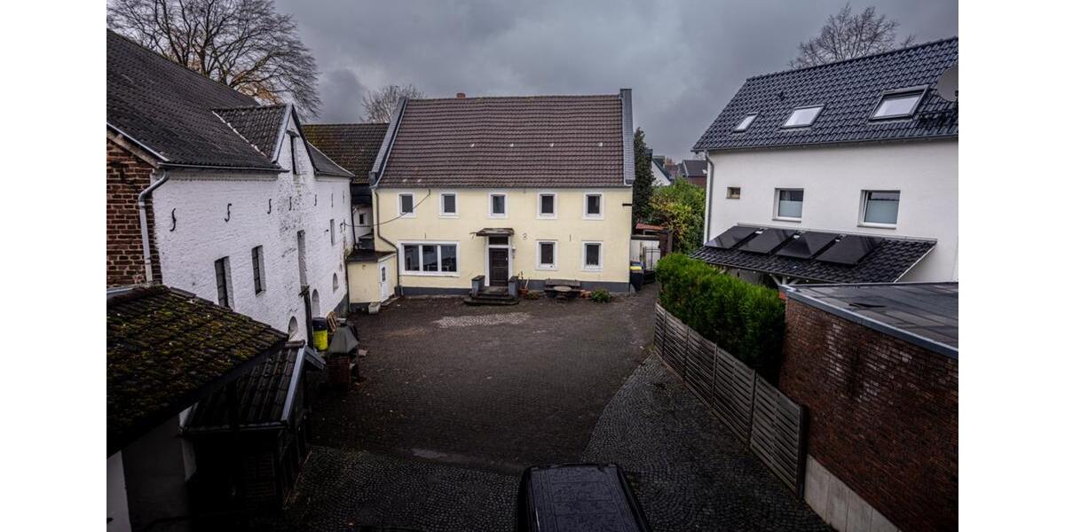 Einfamilienhaus Bergheim - 7 Zimmer, 200 m&sup2;, 2.900&euro; | Angebot:24646494