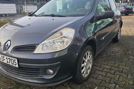 Renault Clio 121.000 km 1.890 € Köln 50739