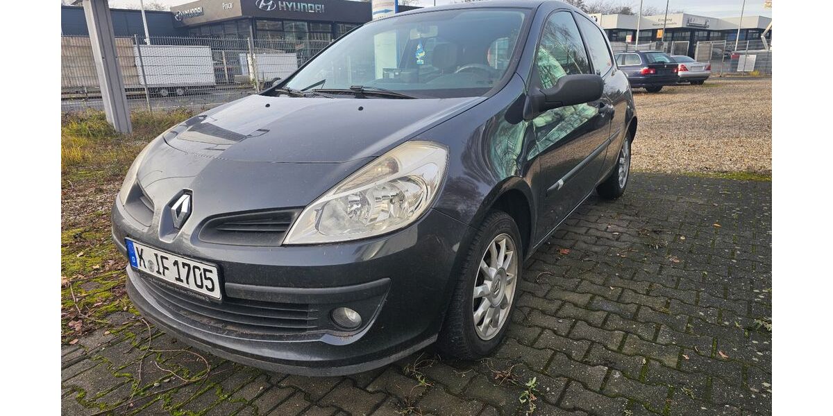 Renault Clio 121.000 km 1.890 € Köln 50739