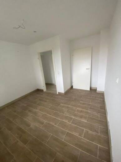 Etagenwohnung Troisdorf - 3 Zimmer, 80 m&sup2;, 1.300&euro; | Angebot:25703065