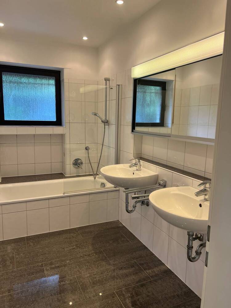 D-Kaiserswerth: Einfamilienhaus, 2 Zimmer, ca. 80 m² Wohnfl., ca. 60 m² Nutzfläche, Terrasse, Stellplatz