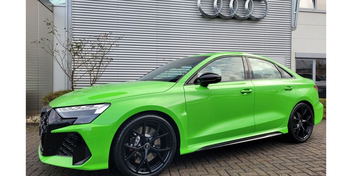 Audi RS3 4.050 km 62.975 &euro; Sankt Augustin 53757
