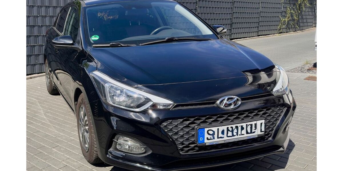 Hyundai i20 53.340 km 9.900 &euro; Siegburg 53721