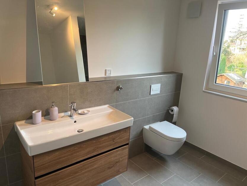 Modernes Eckhaus in Köln teilmöbliert zimmer