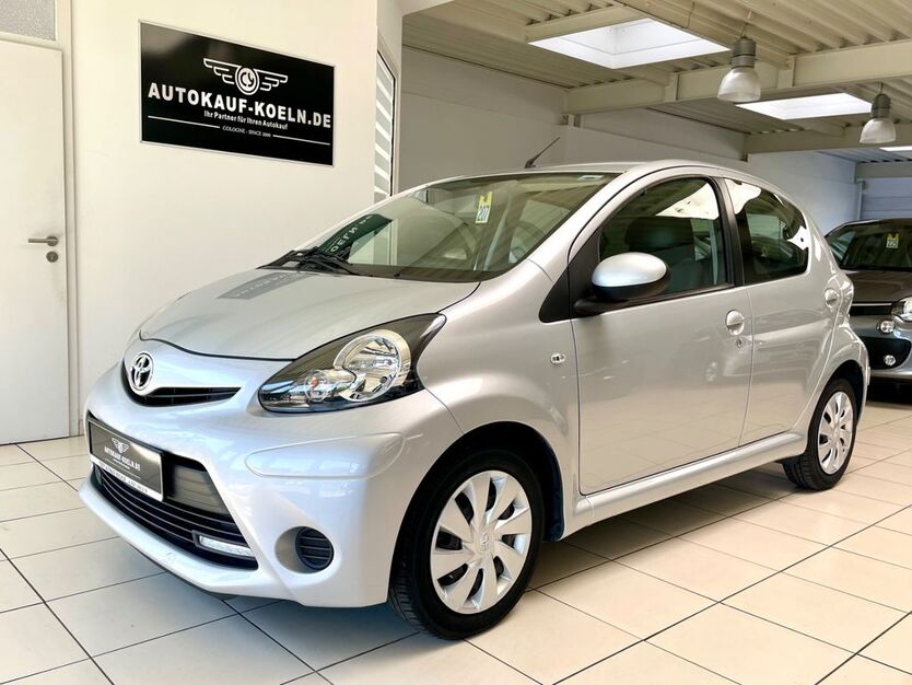 Toyota Aygo (X) 19.886 km 9.985 € Köln 51067
