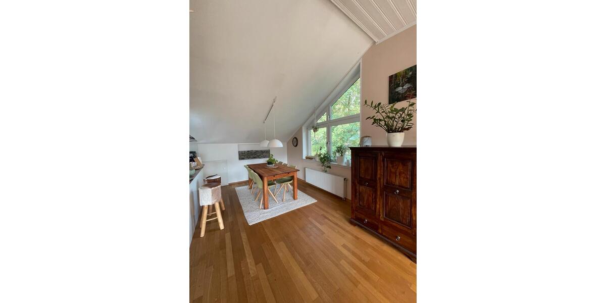 Dachgeschoßwohnung Köln Lindenthal - 2.5 Zimmer, 90 m&sup2;, 1.275&euro; | Angebot:26339131