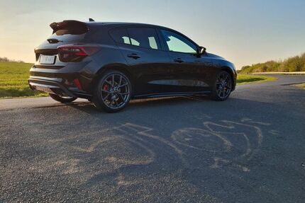 Ford Focus 7.000 km 33.600 € Königswinter 53639