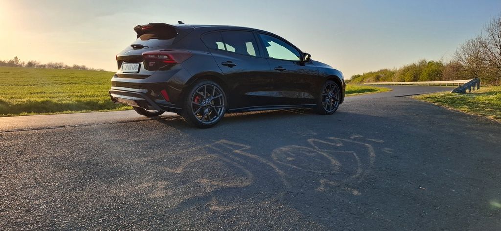 Ford Focus 7.000 km 33.600 € Königswinter 53639