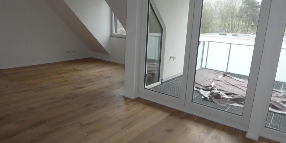 Neue helle Dachgeschoßwohnung mit moderner Heiztechnik im Energiesparhaus Bonn-Endenich 3 zimmer