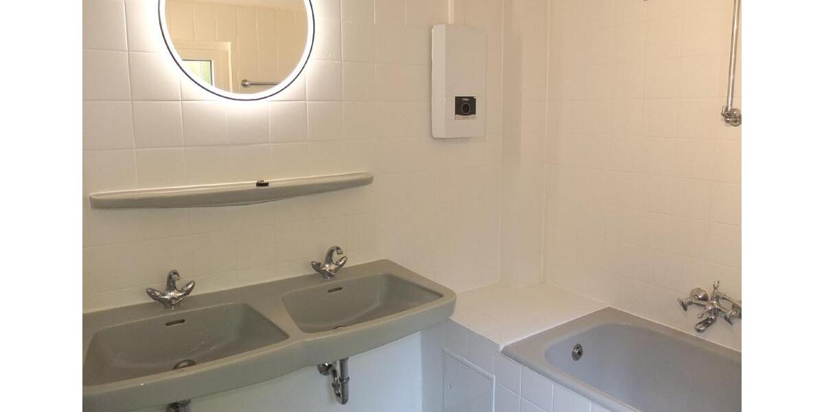 Büro- oder Servicefläche in exponierter Lage von Solingen-Wald! zimmer