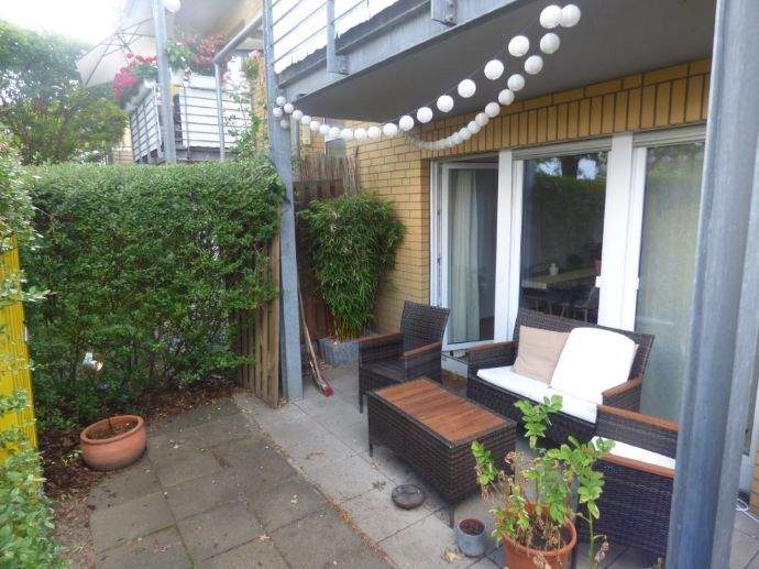 Köln-Dellbrück - 4-Zimmerwohnung mit Terasse, TG-Stellplatz in ruhiger Seitenstraße