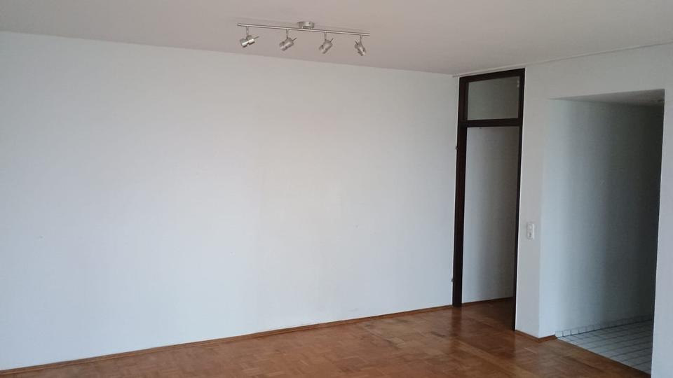 Helle 2-Zimmer Eigentumswohnung mit Balkon in Köln Weiden 2 zimmer