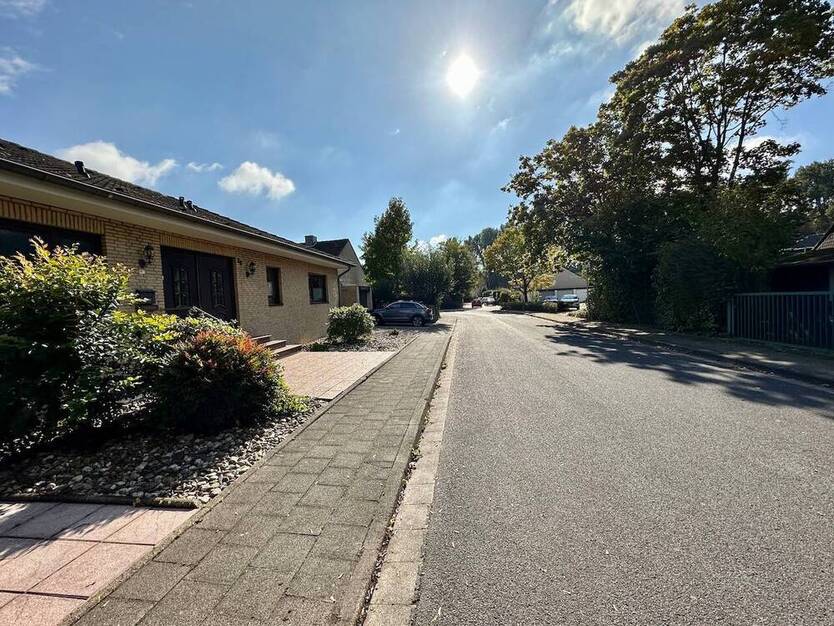 Sanierter Bungalow mit EinliegerWohnung in beliebter Wohnlage