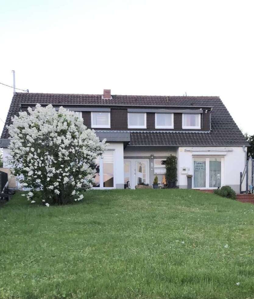 Haus zum Kaufen in Niederkassel 865.000 € 213 m²