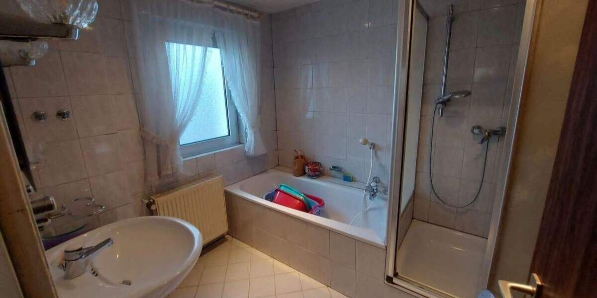 Doppelhaushälfte Bornheim - 7 Zimmer, 162 m&sup2;, 328.000&euro; | Angebot:26686407