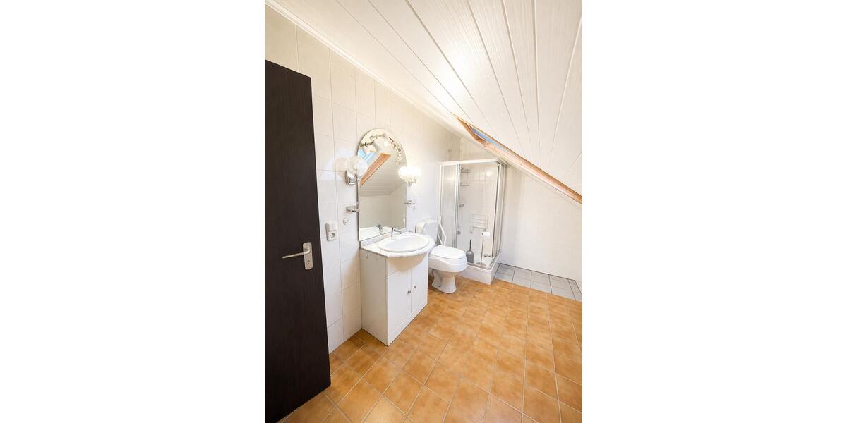 Dachgeschoßwohnung Köln Porz - 2 Zimmer, 70 m&sup2;, 239.000&euro; | Angebot:26943173