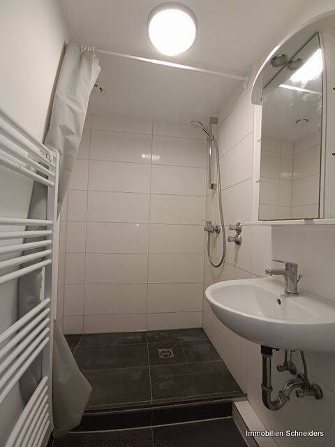Düsseldorf-Oberbilk, Heerstraße 27 - Komplett sanierte Wohnung mit 2 Balkonen + Küchenzeile ab Oktober zu mieten !!