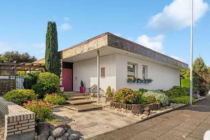 Haus zum Kaufen in Dormagen 629.000 € 239 m² 8 zimmer