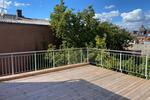 Haus mit großer Dachterrasse, Garten und Garagen in der Altstadt