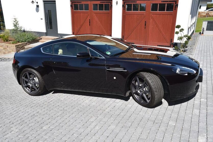 V8 Vantage