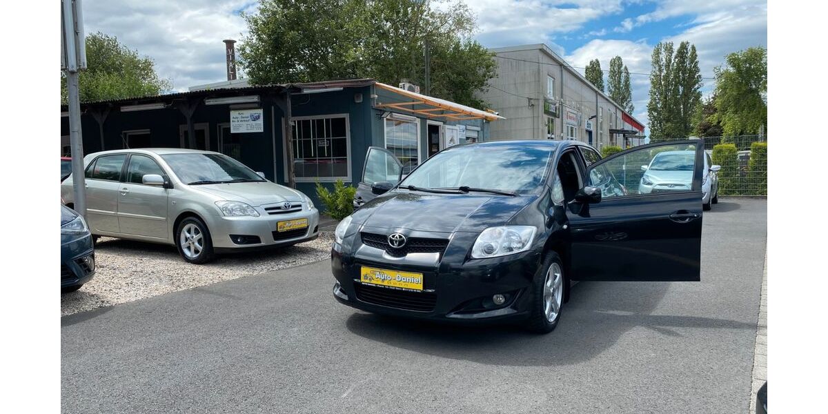 Toyota Auris 181.000 km 4.400 &euro; Bonn 53227