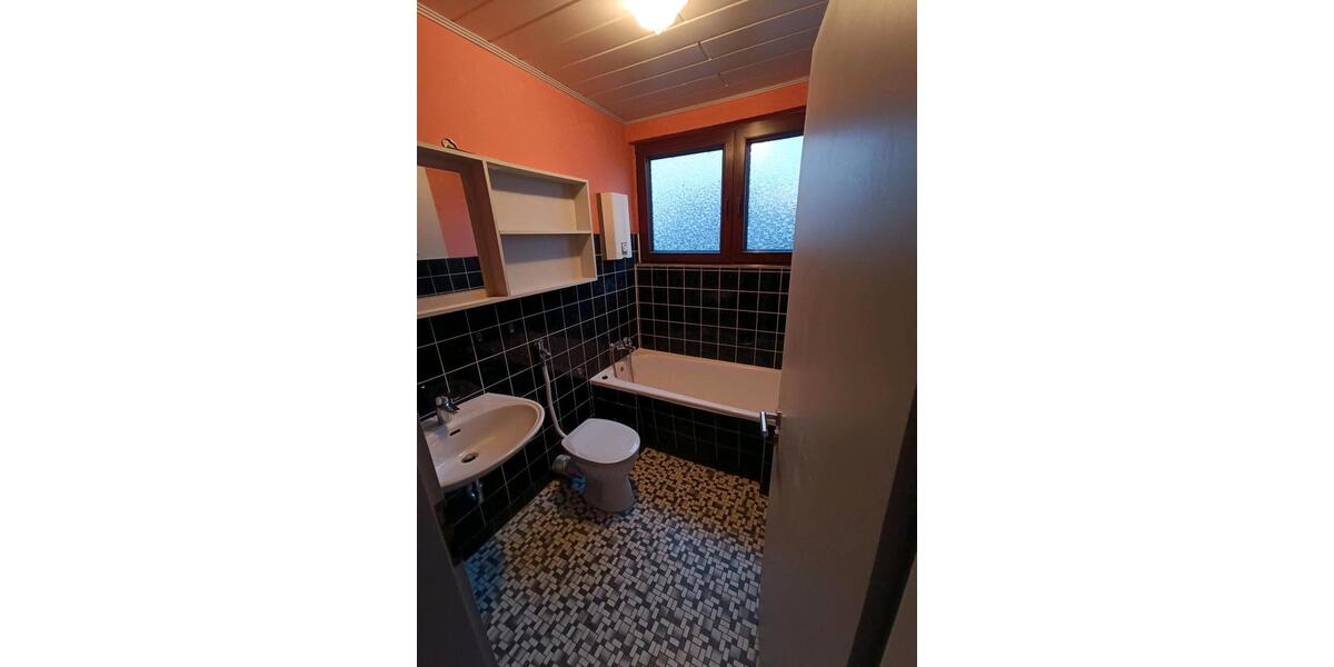 Dachgeschoßwohnung Langenfeld (Rheinland) - 3 Zimmer, 55 m&sup2;, 720&euro; | Angebot:25349158