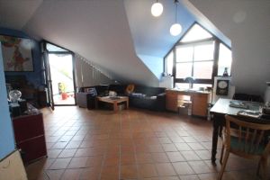 Vermietung einer 3-Zimmer-Dachgeschoss-Wohnung mit zwei Balkonen - Dachgeschoßwohnung Bonn Beuel-Mitte | Angebot:27545467
