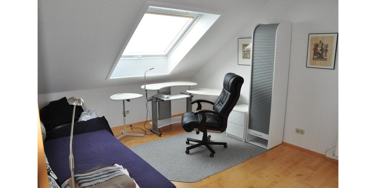 Dachgeschoßwohnung Bergisch Gladbach - 3 Zimmer, 90 m&sup2;, 1.250&euro; | Angebot:22460035