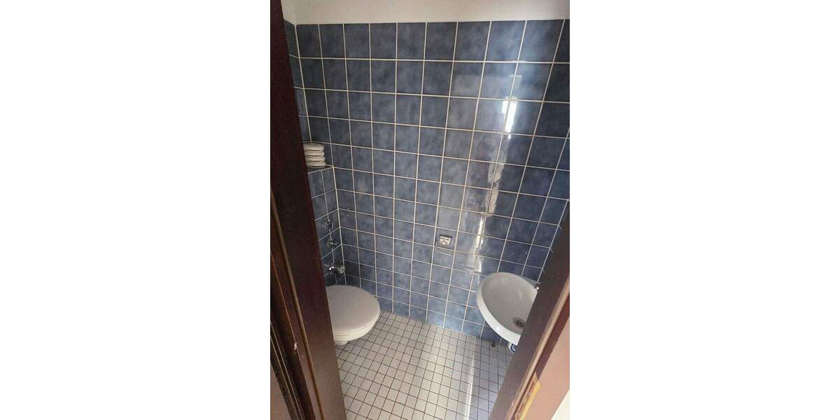 Renovierte 3-Zimmer-Wohnung mit neuem Boden, neuen Wänden, Balkon, Wannenbad, Gäste-WC, Aufzug 3 zimmer