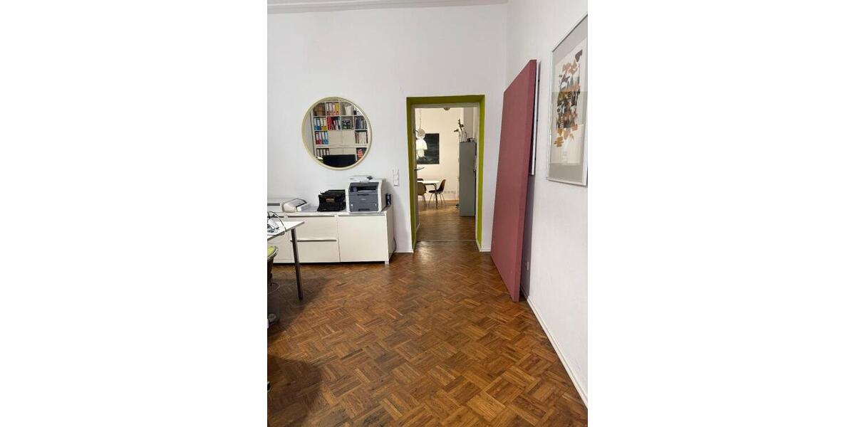 2 helle Laden-Bürofläche mit zwei Eingängen in Köln-Neustadt-Süd. Ideal für Coworking, Start-ups oder Agenturen. Ab 01.07.2026 frei, aktuell als Shared Office mit Reisebüro genutzt. - Gewerbeobjekt Köln Neustadt/Süd | Angebot:26832792