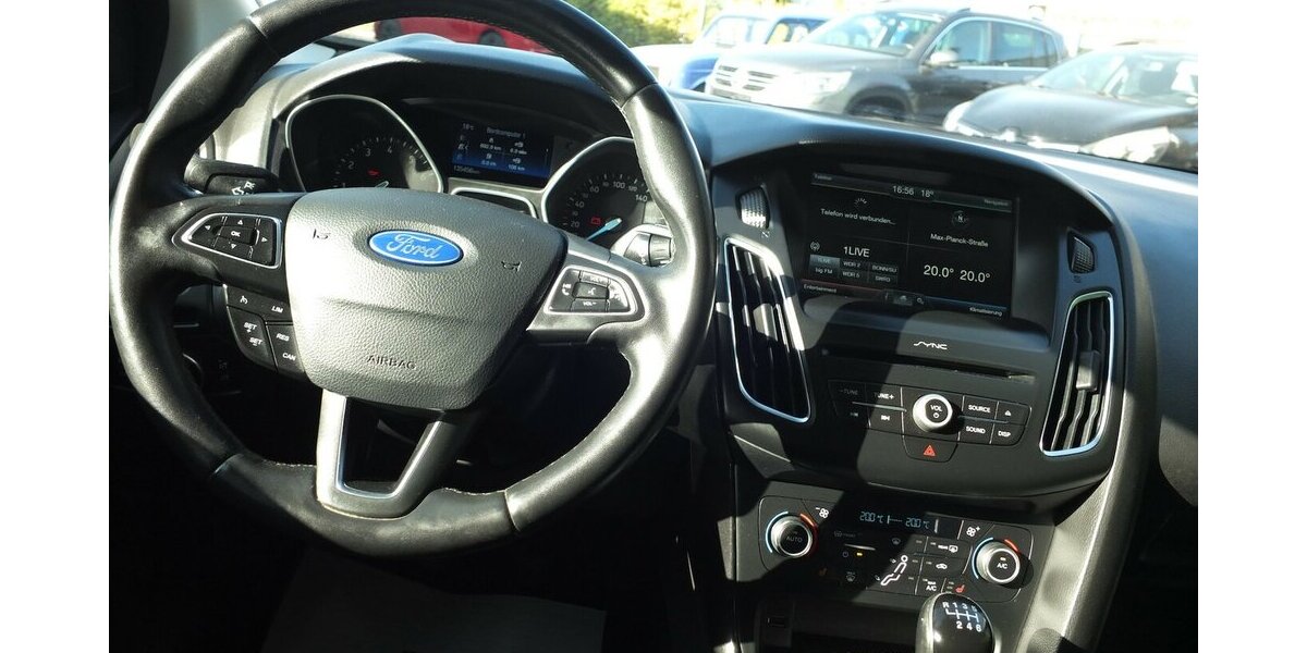 Ford Focus TITANIUM WM26: NAVI KLIMAAUTOM EINPARKHILFE 134.288 km 6.998 &euro; Köln 50858