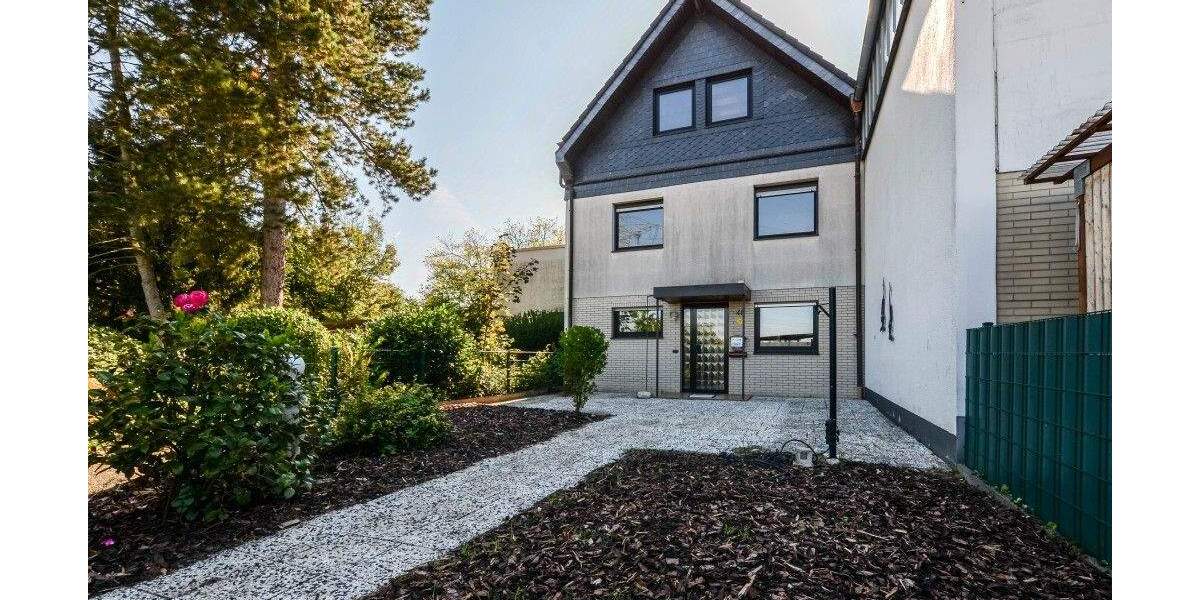 Großzügiges Reihenhaus in Leverkusen-Rheindorf * 5-Zi * ca. 151,38 m² Wfl. * ca. 84,64 m² Nutzfl. * Einzelgarage * Da... 5 zimmer