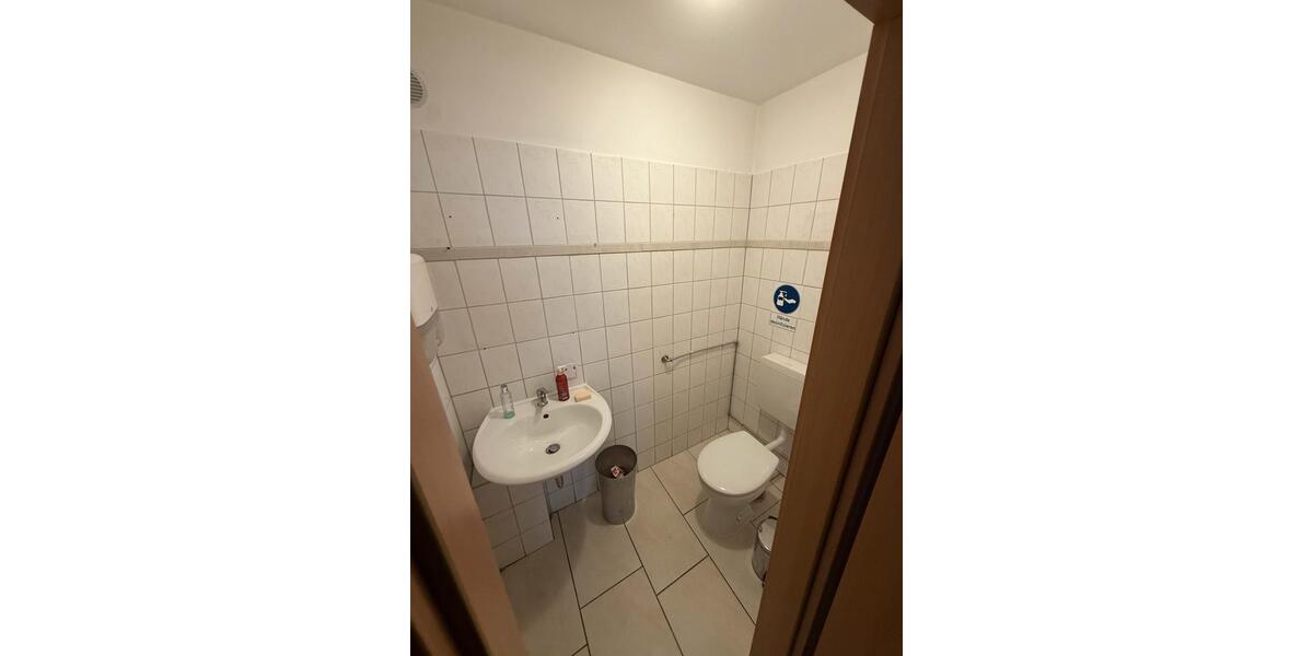 Attraktives Restaurant-Ladenlokal in Solingen-Wald zu vermieten zimmer